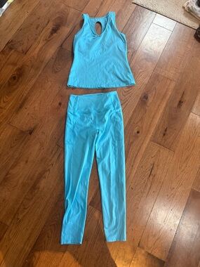 Carbon38 Blue Active Tank and Leggings Set M